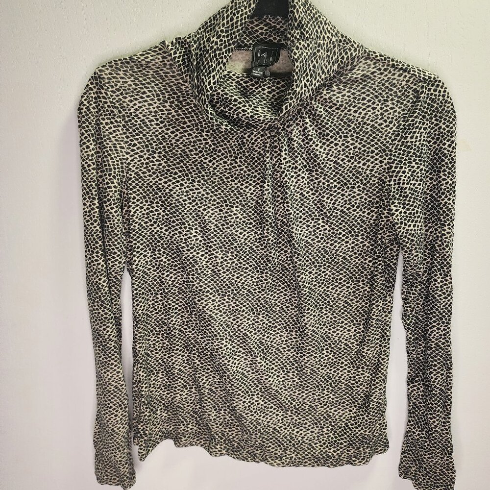 Long-Sleeved Black and White Print Turtleneck - Crinkle Neck, Size S